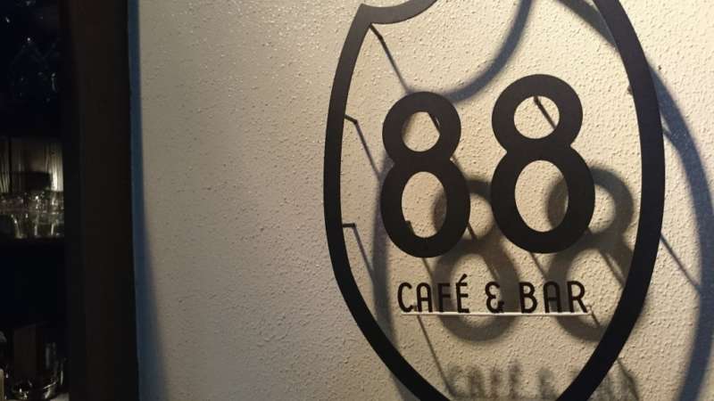 米粉カフェ８８カフェのロゴ