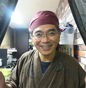 柴様と一緒に開業された店長の岩崎様はそばの道に就いてから30年の熟練者。